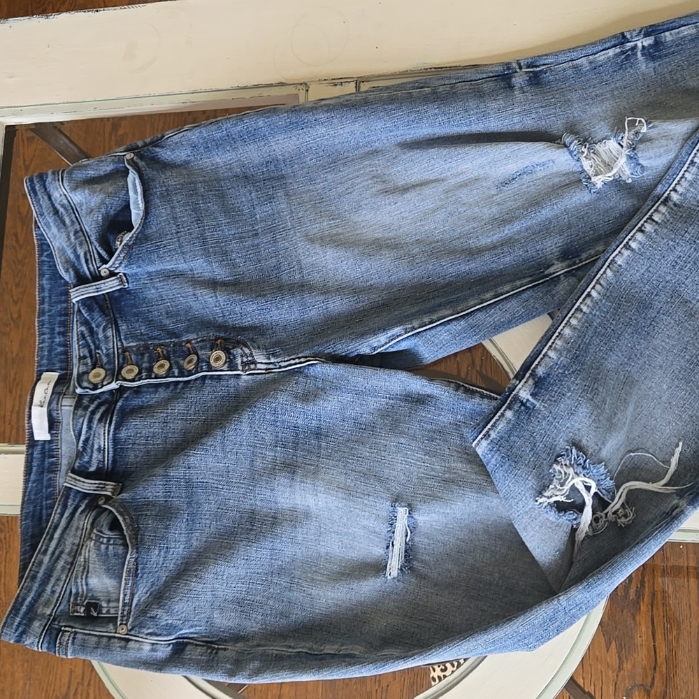 KAN KAN dustressed jeans 👖